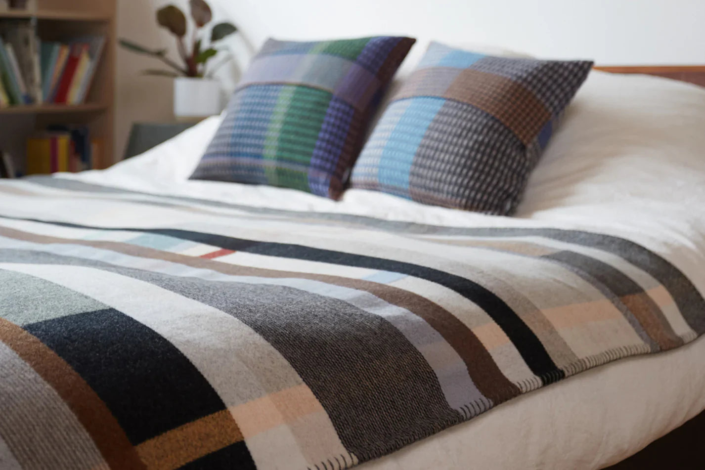 Wallace Sewell Merino Lambswool Throw - Chipperfield